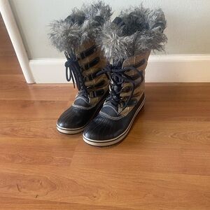 Sorel women’s Tofino quilted waterproof winter boots. size 9